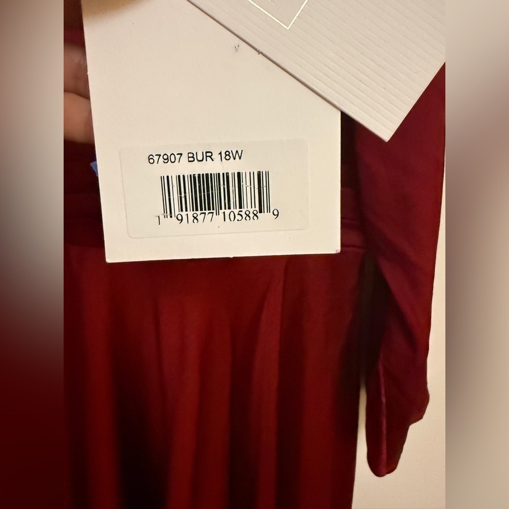 NWT | Mac Duggal Burgandy Elegant Red A-line Bell Sleeve V-neck Dress Size 18W - Picture 3 of 14